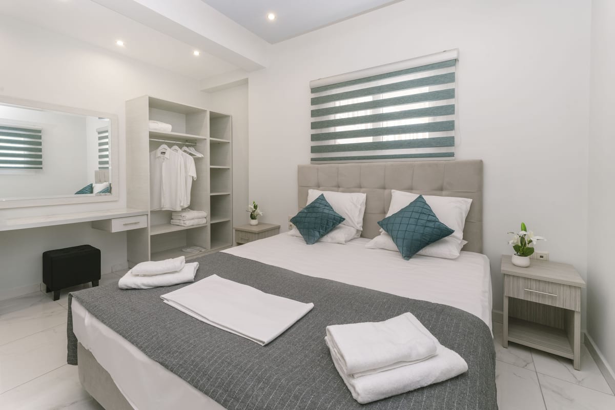 Superior Apartment With Private Pool | 客房內保險箱、隔音、熨斗/熨衣板、床單