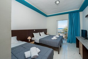 In-room safe, soundproofing, iron/ironing board, bed sheets - Callinica Hotel (Zakynthos)
