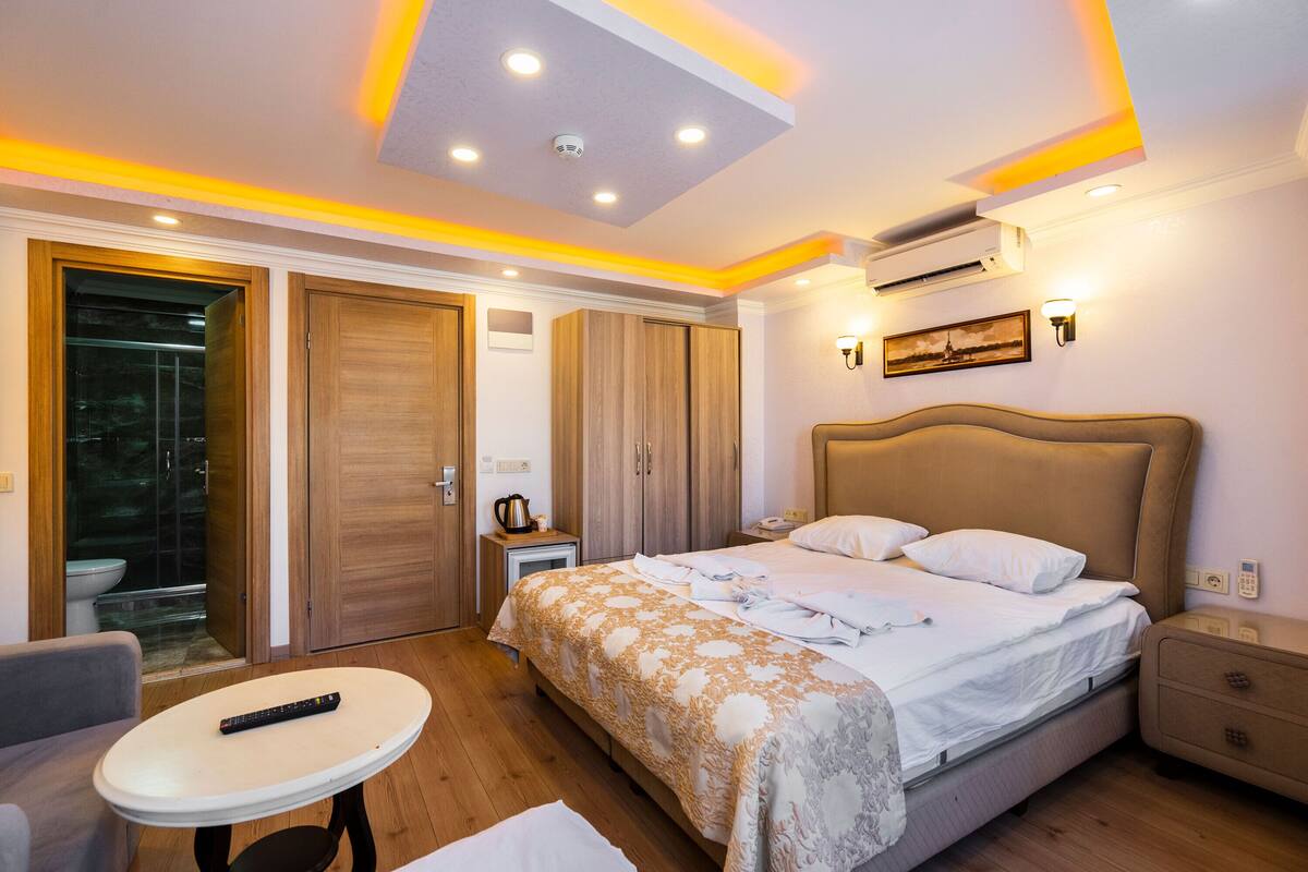 Superior Room | Premium bedding, minibar, in-room safe, desk