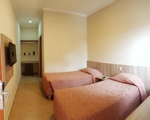 Minibar, escritorio, cortinas blackout y camas plegables/adicionales 