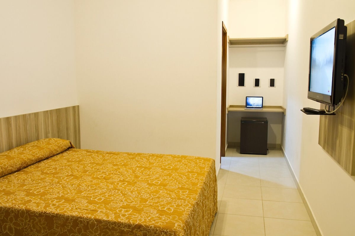 Minibar, skrivebord, mørklægningsgardiner, ekstra senge (tillægsgebyr)