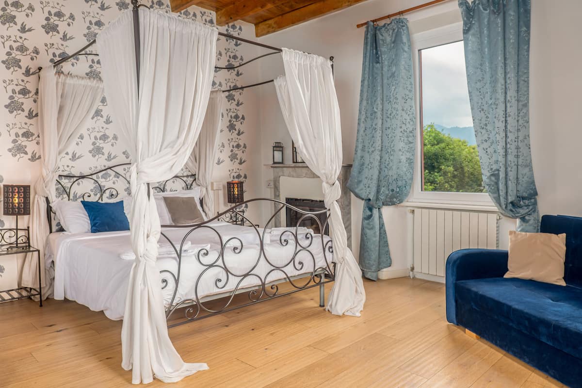Junior suite, uitzicht op meer | 1 slaapkamer, hypoallergeen beddengoed, bedden met traagschuimmatras