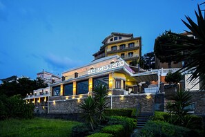 施設の正面