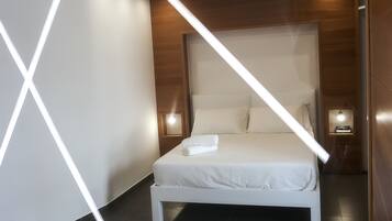 Minibar, una cassaforte in camera, una scrivania, postazione laptop