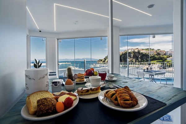 Desayuno buffet todos los días (con cargo)