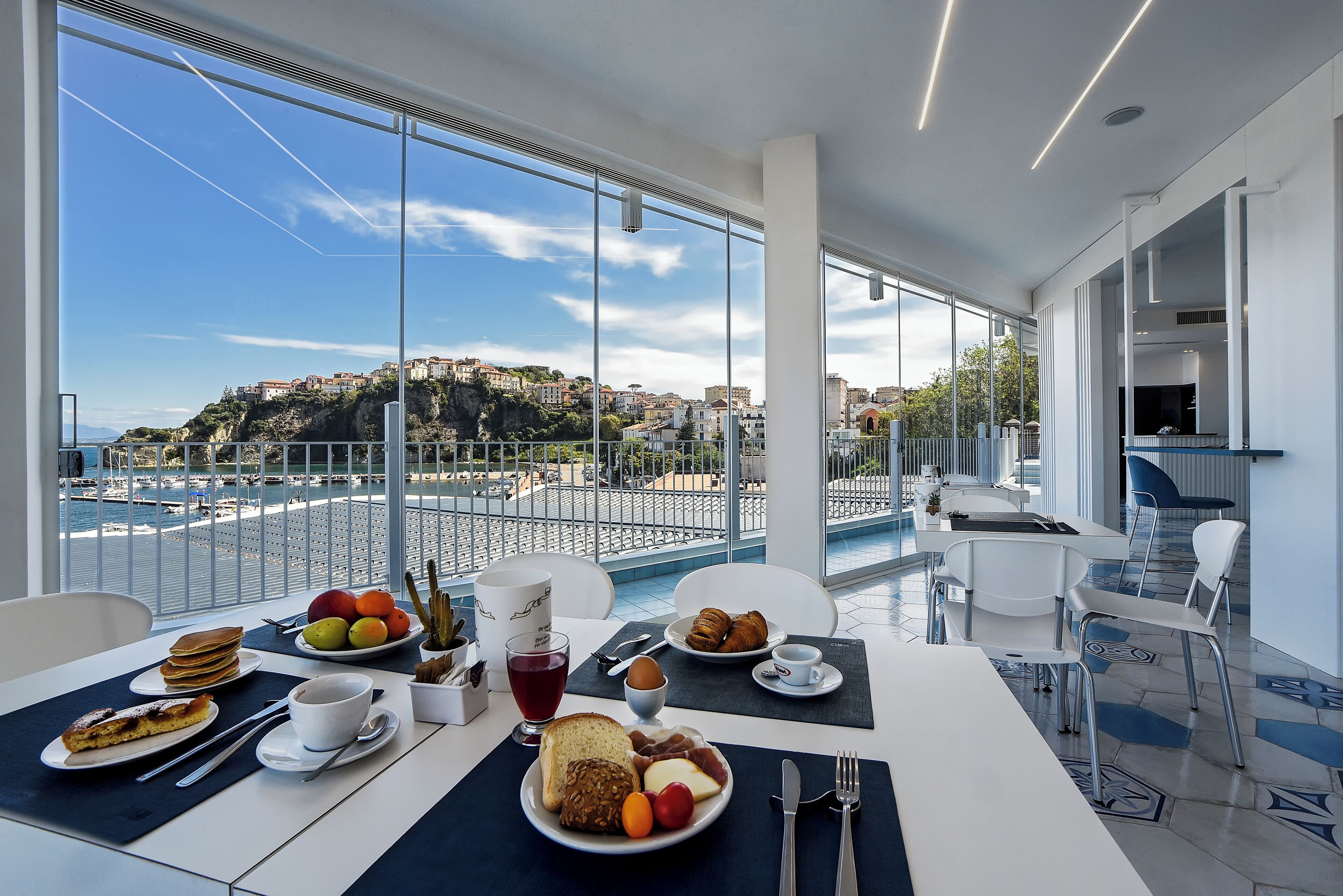 Daily buffet breakfast for a fee