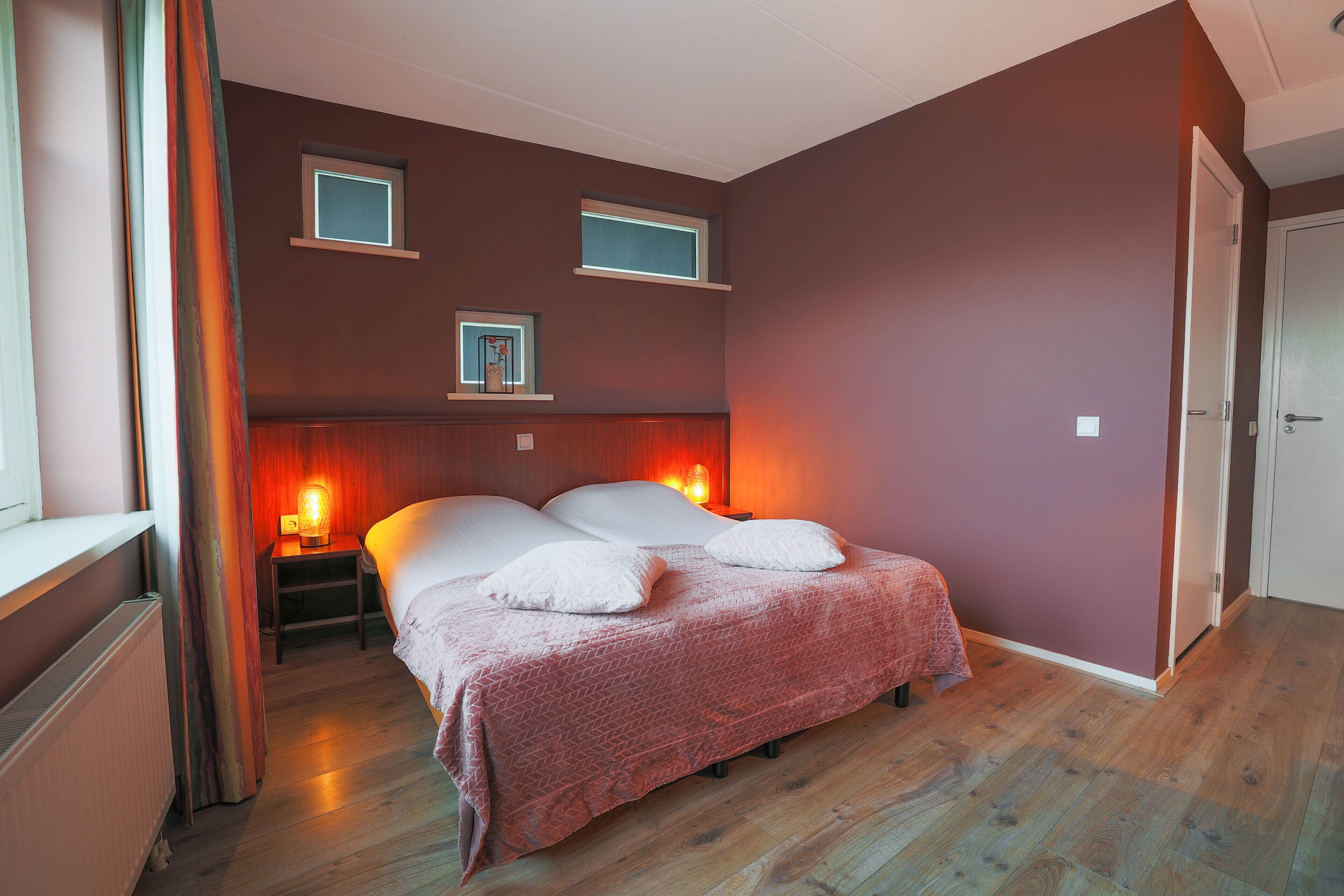 comfort room | in-room safe, cots/infant beds, free wifi, bed sheets