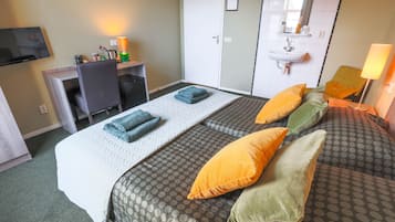 Economy tweepersoonskamer, gedeelde badkamer (2 single beds) | Een kluis op de kamer, babybedden, gratis wifi, beddengoed