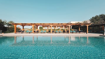 Seasonal outdoor pool, open 8:00 AM to 7:00 PM, pool umbrellas