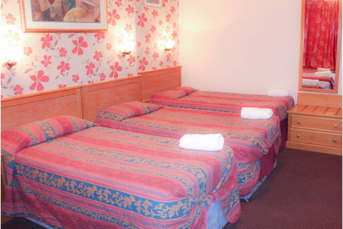 Triple Room, Ensuite (Shower)