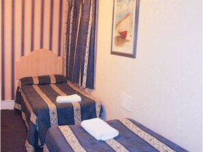 Twin Room, Ensuite (Shower)