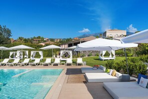 Seasonal outdoor pool, free pool cabanas, pool umbrellas