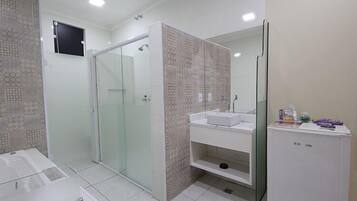 CONFORT | Badeværelse | Gratis toiletartikler, håndklæder
