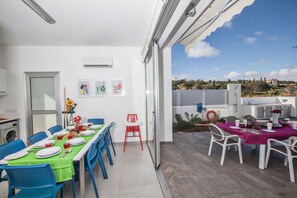 Villa, 5 Bedrooms, Private Pool | In-room dining