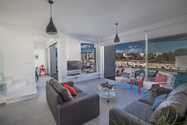 Villa, 5 Bedrooms, Private Pool | Living area