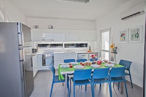 Huvila, 5 makuuhuonetta, yksityinen uima-allas | Yksityinen keittiö | Jääkaappi, mikroaaltouuni, uuni, liesi