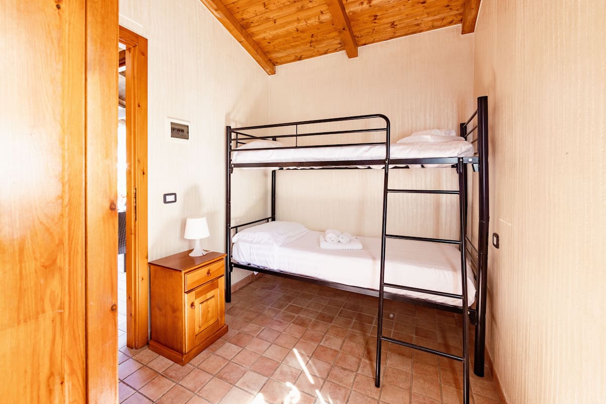 Classic-Bungalow, 2 Schlafzimmer, eigenes Bad | 1 Schlafzimmer, Daunenbettdecken, Bettwäsche