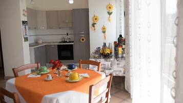 Colazione a pagamento, servita tutte le mattine