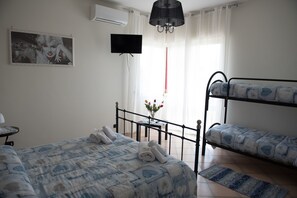 四人房, 多张床, 私人浴室 | 客房景观