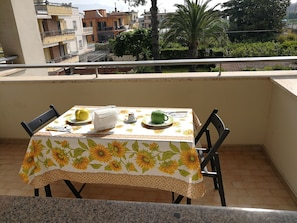 Comfort Quadruple Room, Multiple Beds, Private Bathroom, Mountainside | Terrace/patio