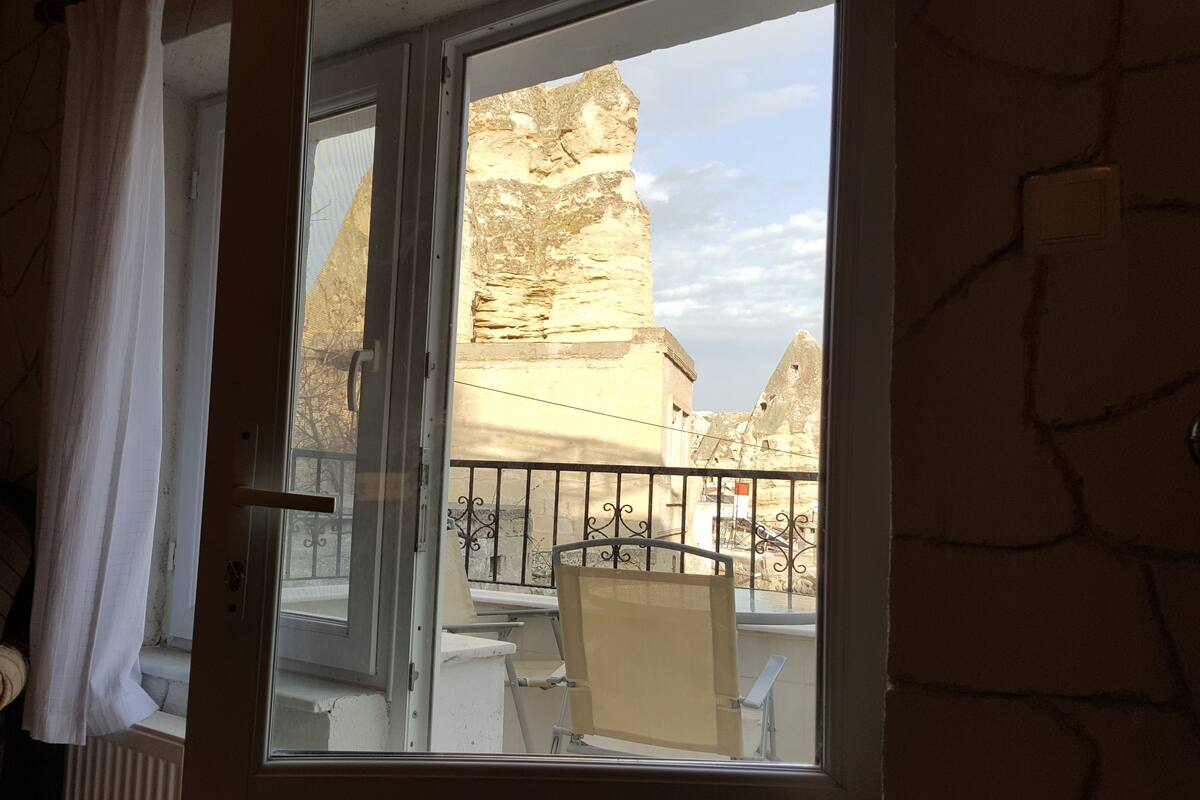 Double or Triple Room with Balcony | Caja fuerte, wifi gratis, ropa de cama