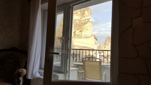 Double or Triple Room with Balcony | In-room safe, free WiFi, bed sheets - Whisper Cave House (Nevsehir)