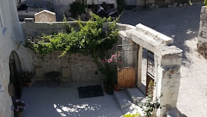 Courtyard - Whisper Cave House (Nevsehir)