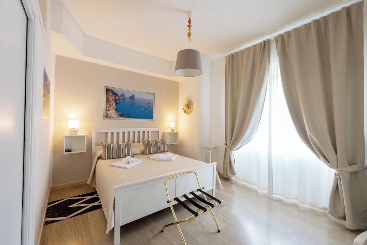 Habitación doble, 1 cama matrimonial (Capri) | 1 habitación y ropa de cama de alta calidad