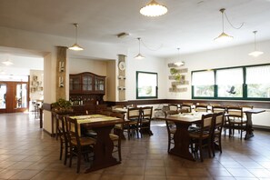 Breakfast, lunch, dinner served; Regional cuisine - Residence Miravalle e StellAlpina (Valdobbiadene)