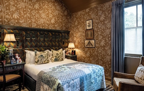 Loch Lomond Arms Hotel