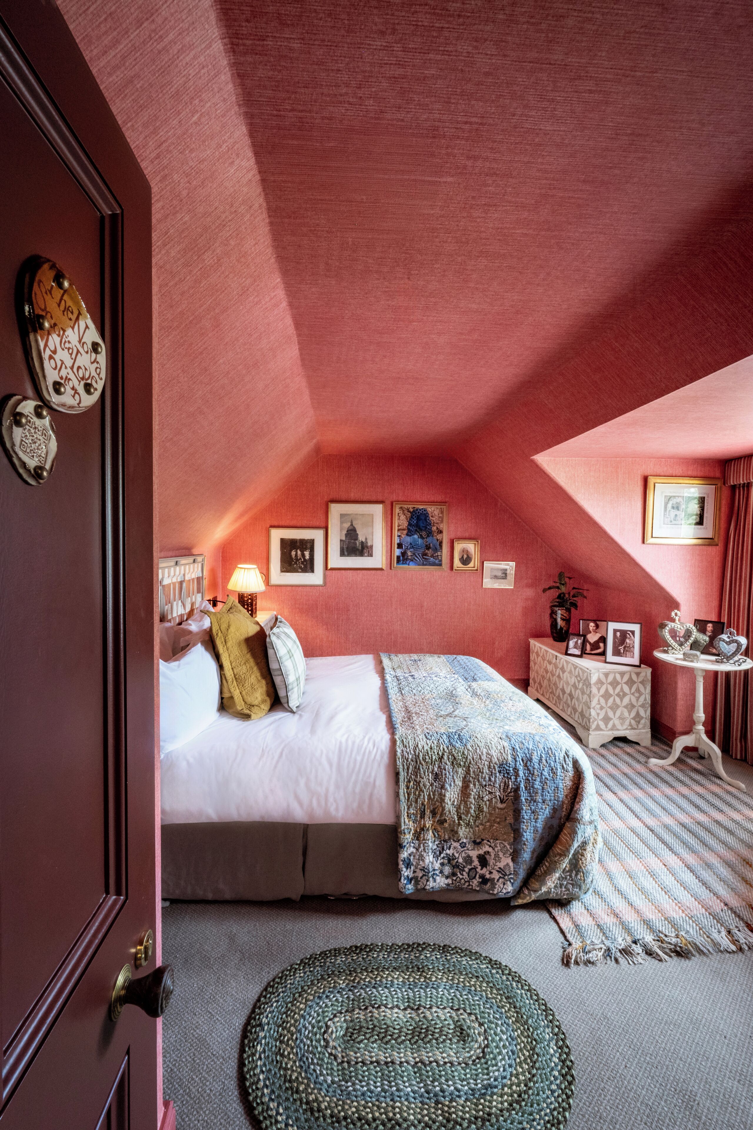 Quarto casal clássico | Roupas de cama antialérgicas, cofres nos quartos