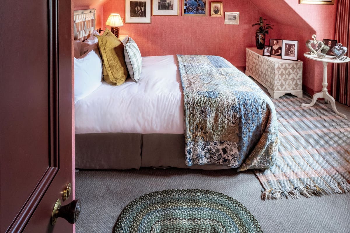 Classic Double Room | Hypo-allergenic bedding available, in-room safe, iron/ironing board