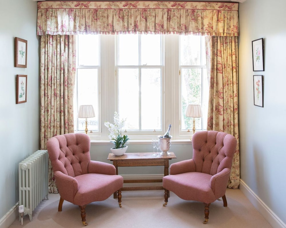 Loch Lomond Arms by null