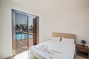 3 bedrooms, in-room safe, iron/ironing board, free cots/infant beds - Satin Villas (Ayia Napa)