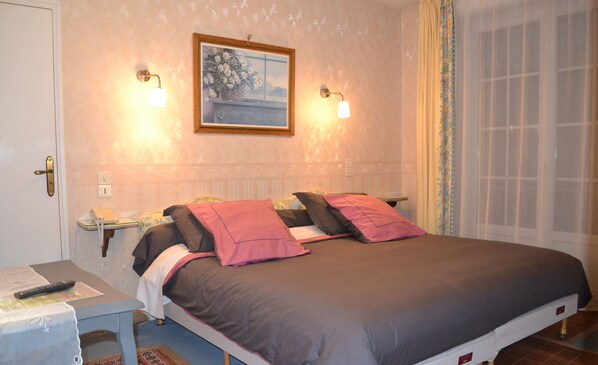 Classic Double Room, 1 King Bed, Non Smoking, Garden View