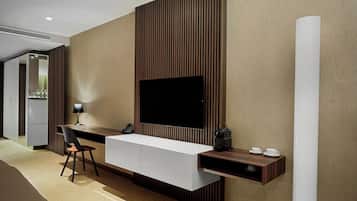 1 bedroom, minibar, in-room safe, desk