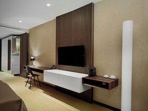 1 bedroom, minibar, in-room safe, desk