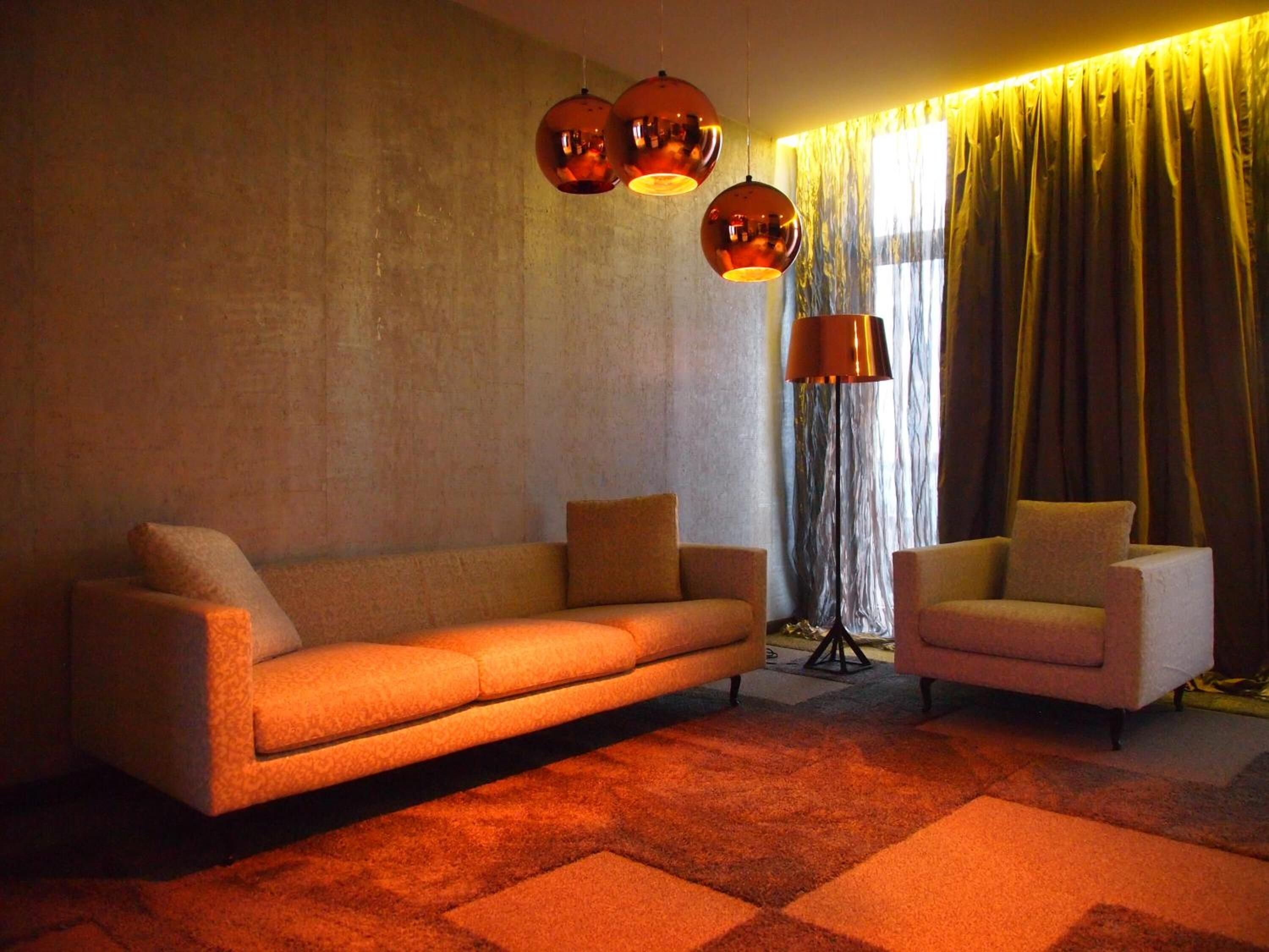 40-inch flat-screen tv with cable channels, tv