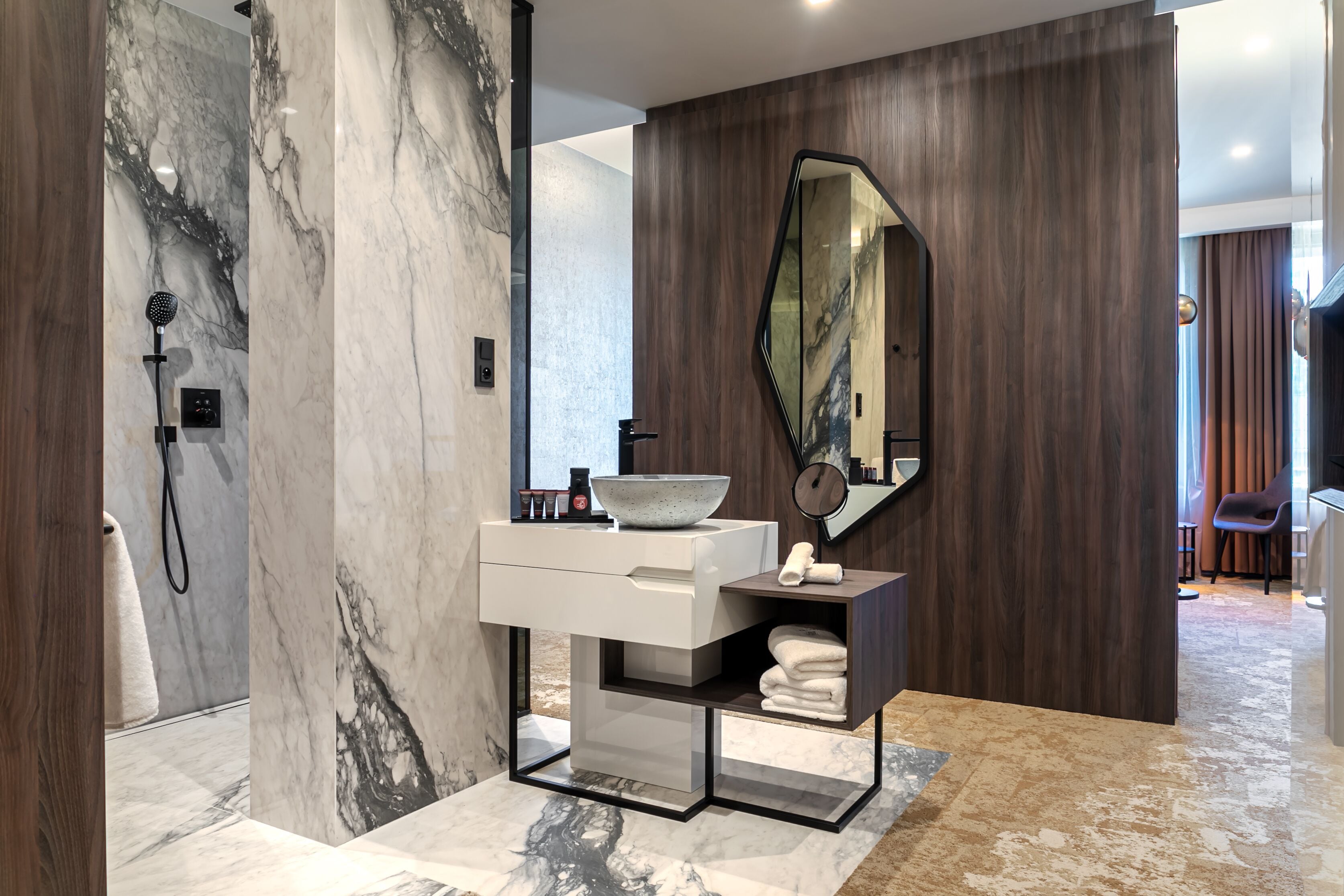 Rom – deluxe | Bad | Toalettartikler (inkludert), hårføner, badekåper og tøfler