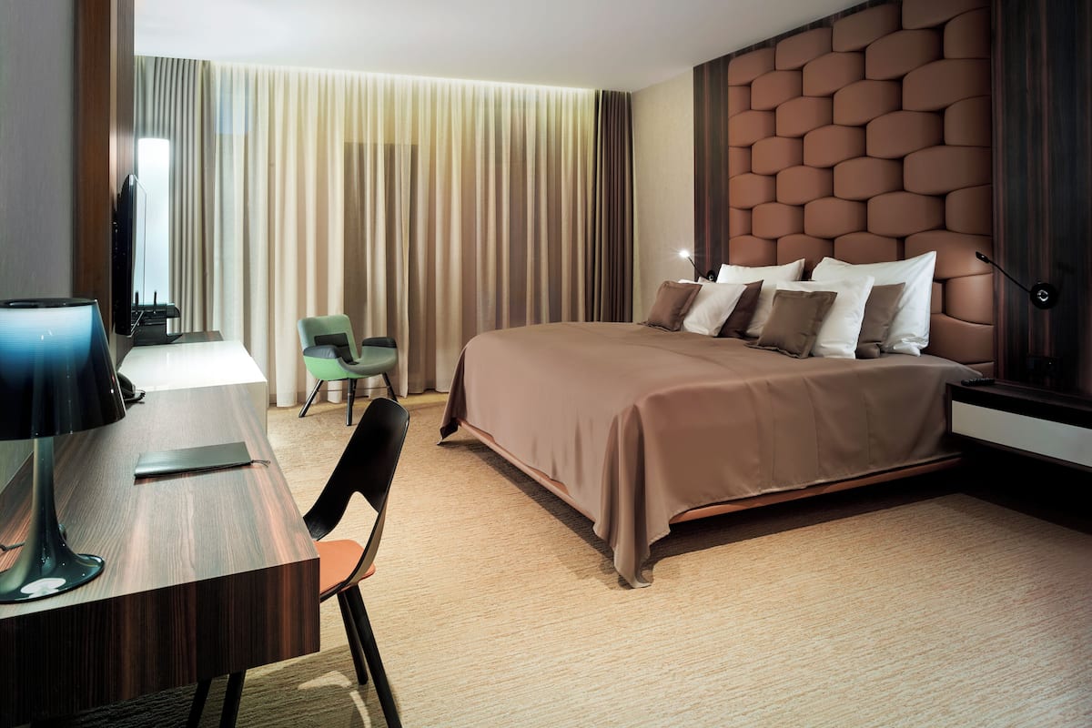 1 bedroom, minibar, in-room safe, desk