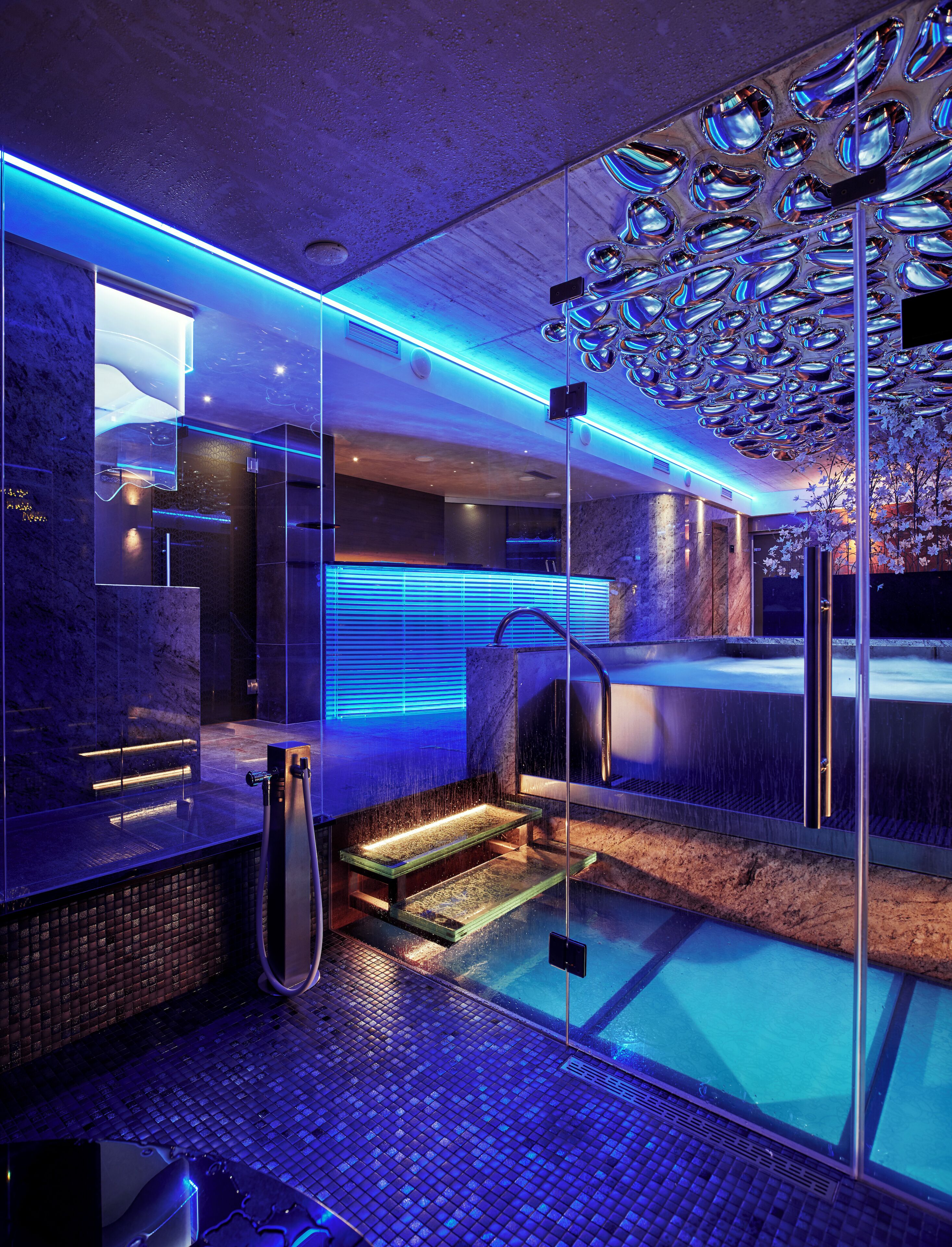 双人护理室、热水浴缸、湿蒸房、身体护理、水疗法