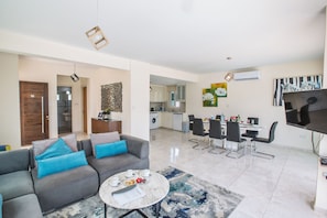 Villa, 4 Bedrooms | Living room | 32-inch flat-screen TV with satellite channels, LCD TV, DVD player - Shaye Frontline Villa (Paralimni)