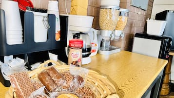 Free daily continental breakfast 