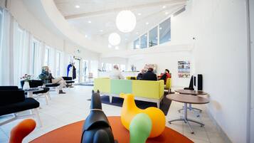 Lobby lounge