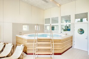 Body treatments, body scrubs, facials, manicures and pedicures, massages - Borstahusen Campingresort (Landskrona)