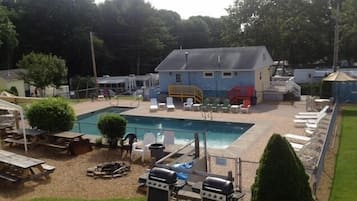 Piscine extérieure (ouverte en saison)