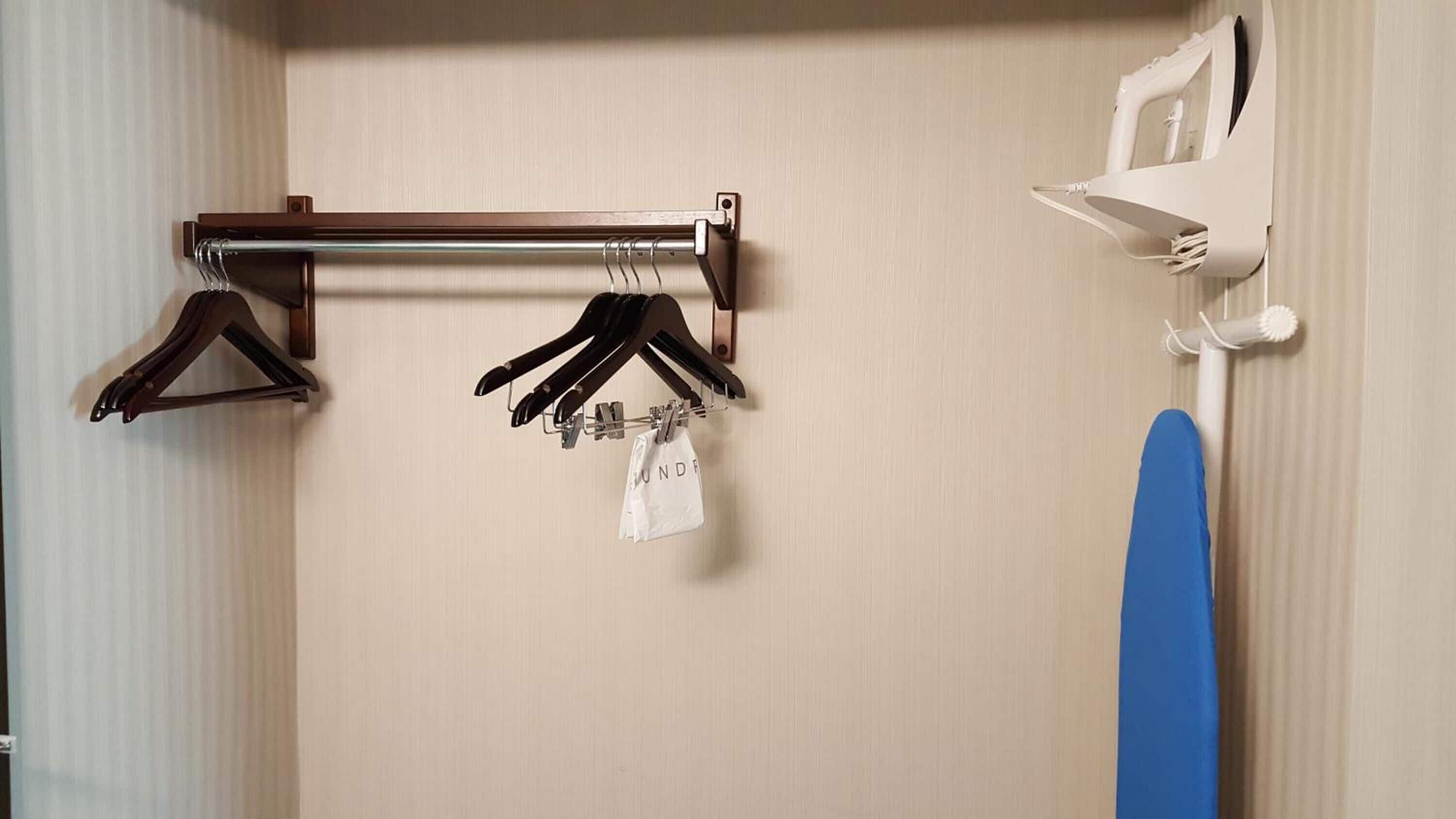 高档床上用品、办公桌、遮光窗帘、熨斗/熨衣板