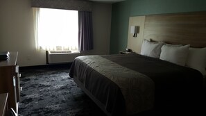 客房, 1 張特大雙人床 | 高級寢具、書桌、遮光布/窗簾、熨斗/熨衣板