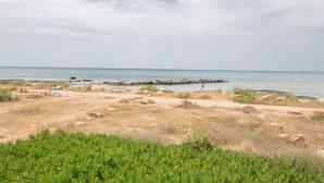On the beach - Gorgona Villas (Sotira)