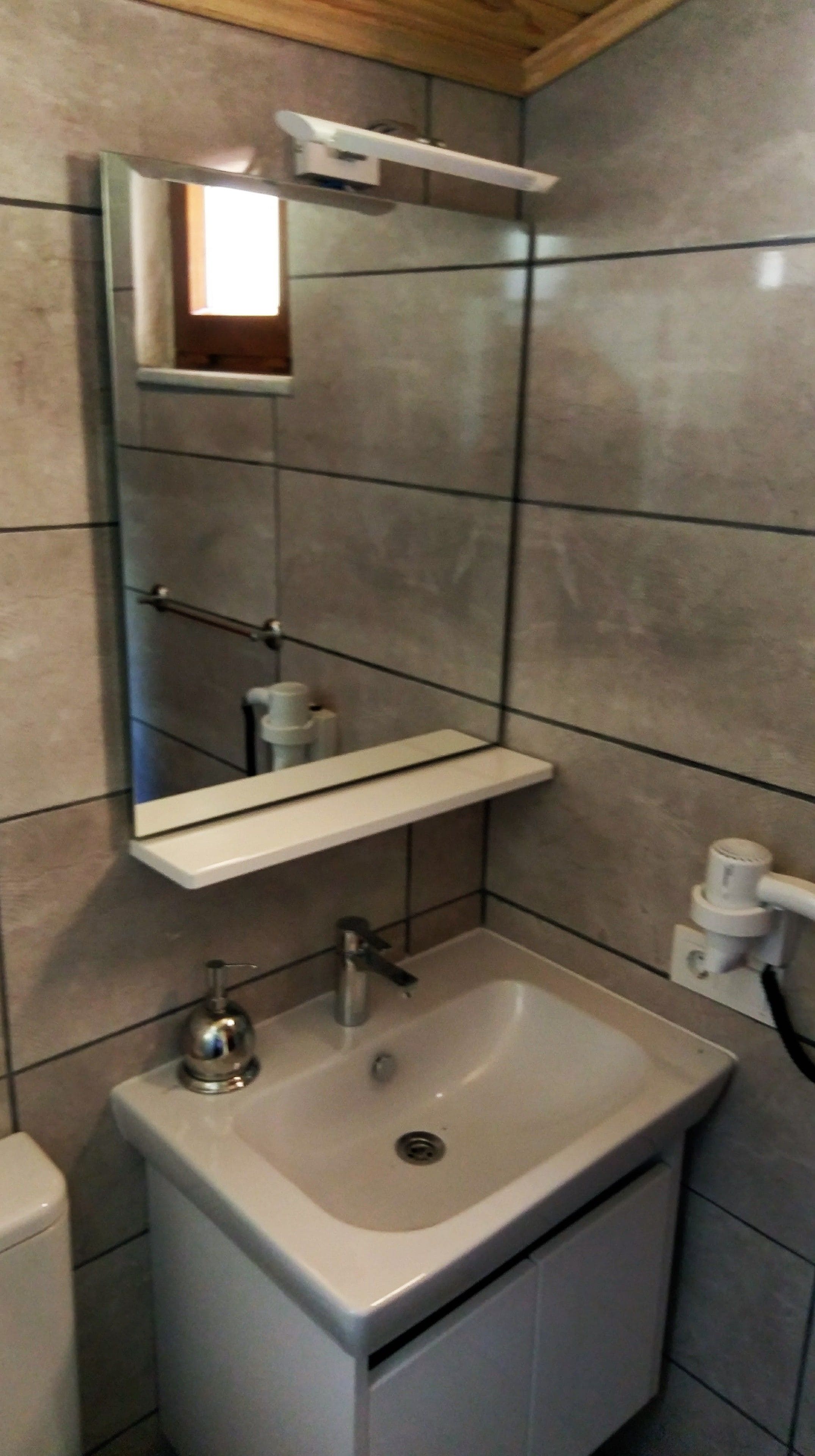 Wastafel kamar mandi